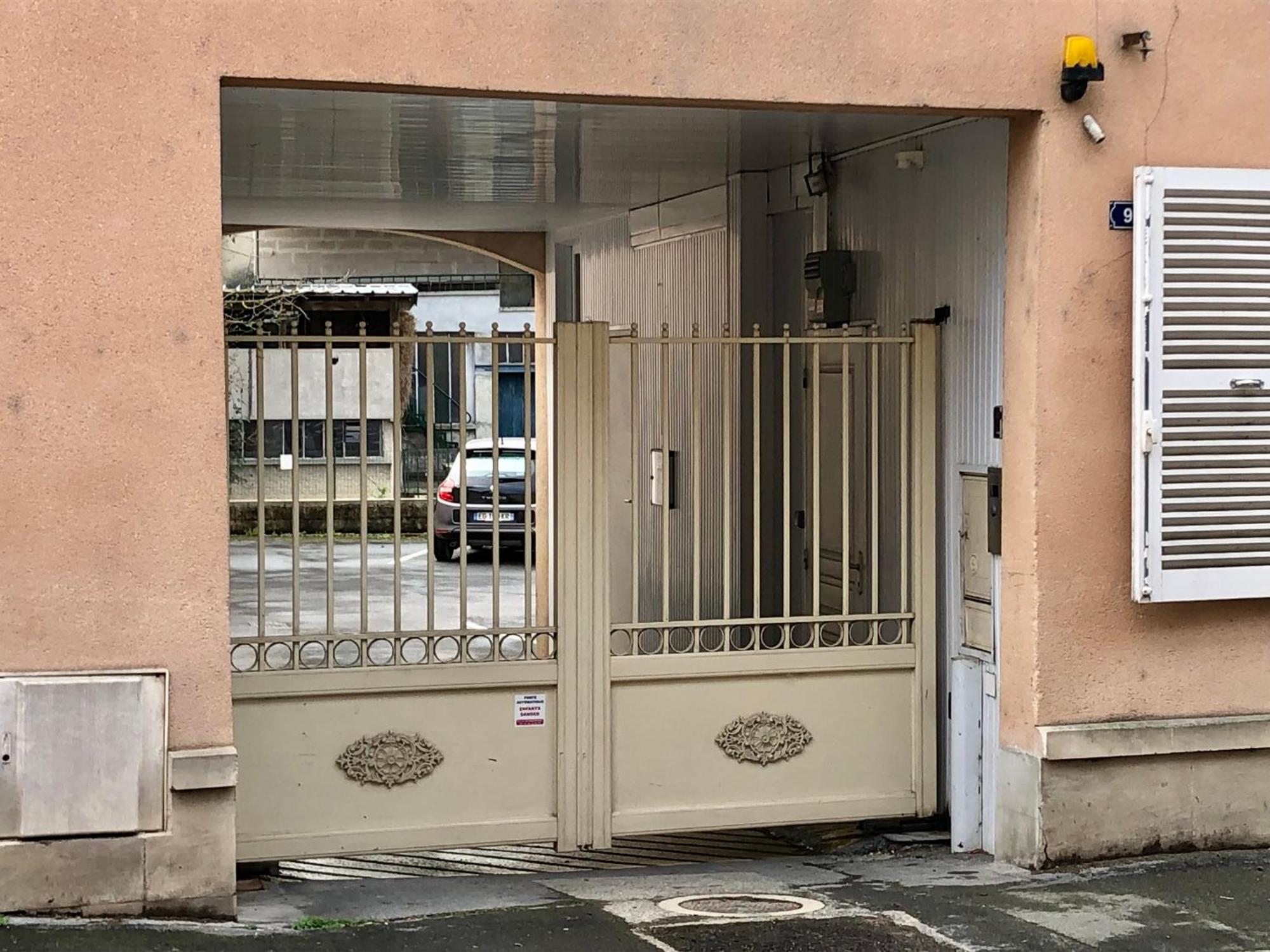 Logement Centre Ville D'Epernay Avec Parking Prive Exterior foto